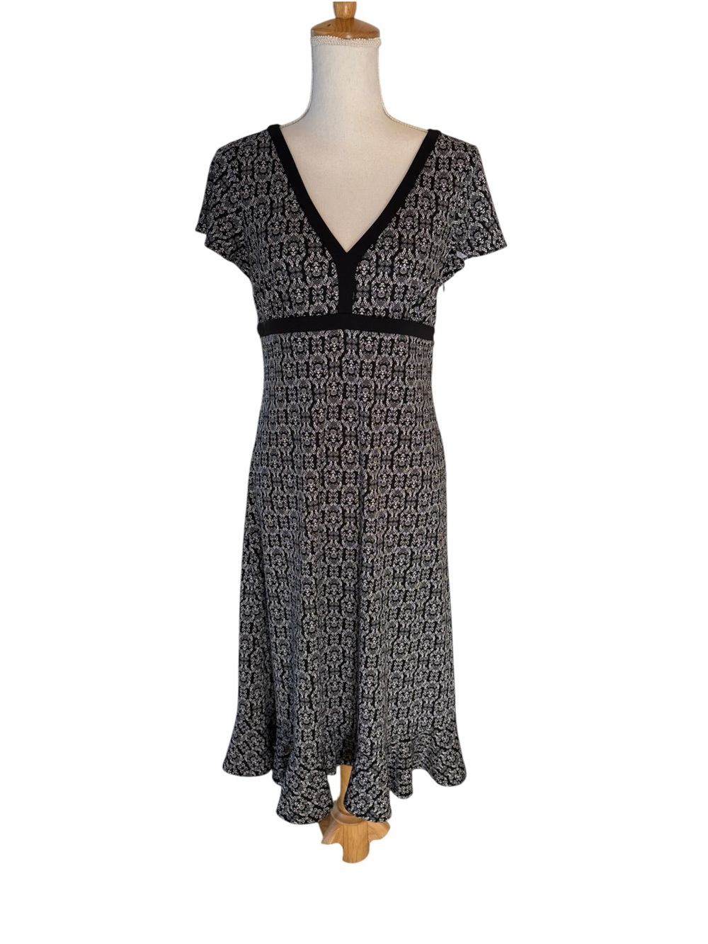 Loft Black and White Empire Waist Cap Sleeve Dress.  Size 8